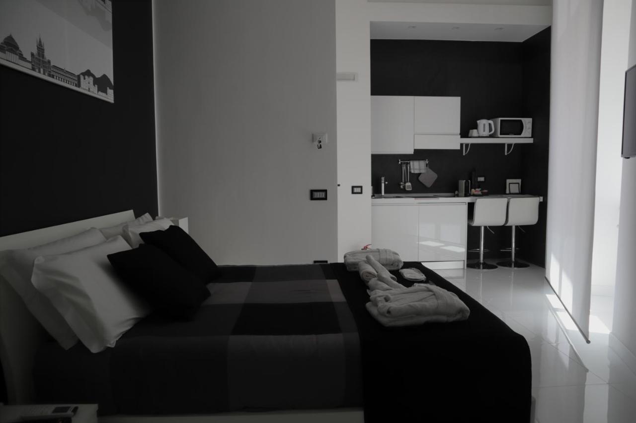 Rettifilo 201 Exclusive Rooms Naples Luaran gambar