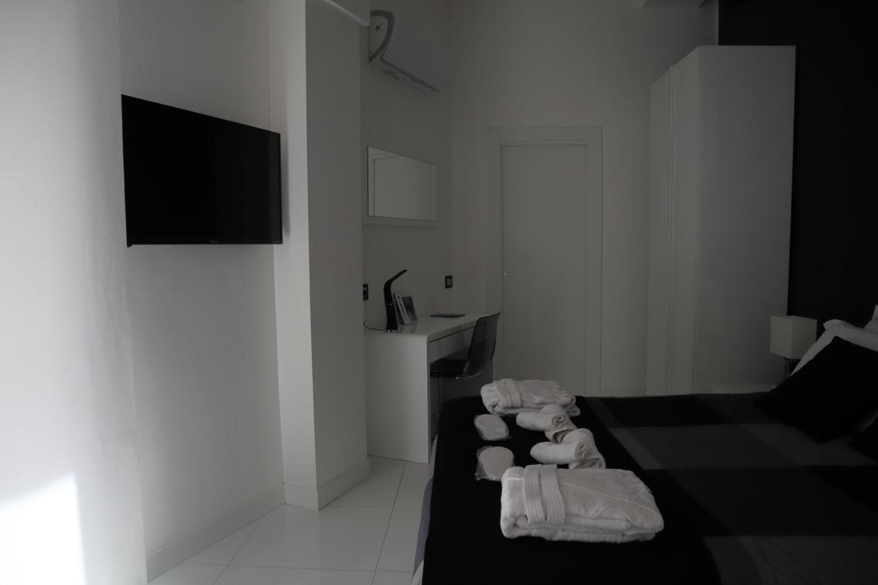 Rettifilo 201 Exclusive Rooms Naples Luaran gambar