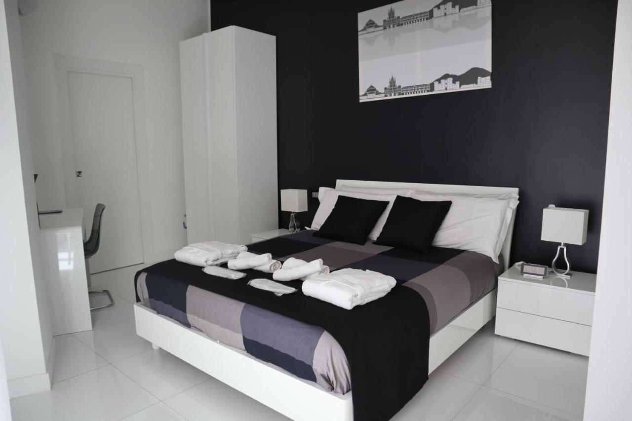 Rettifilo 201 Exclusive Rooms Naples Luaran gambar