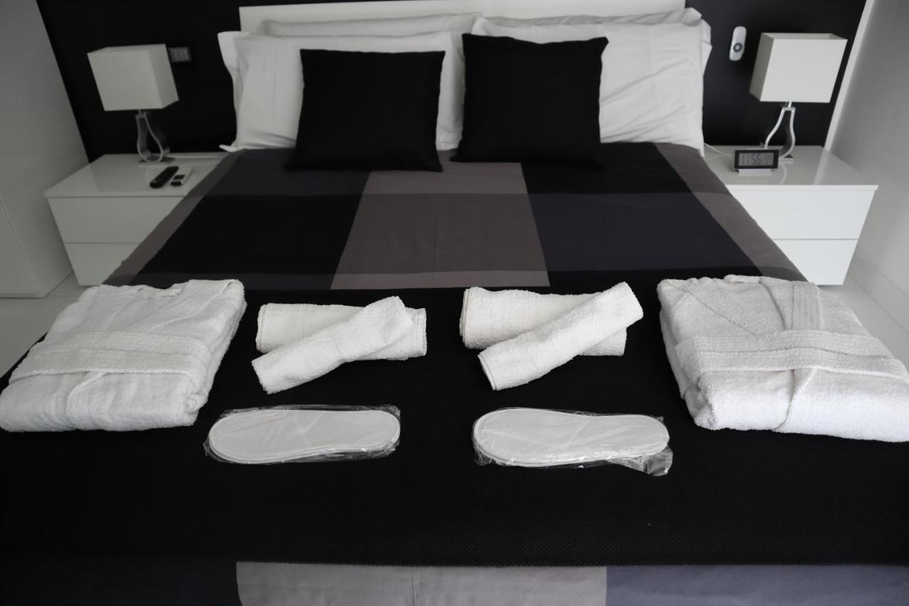 Rettifilo 201 Exclusive Rooms Naples Luaran gambar
