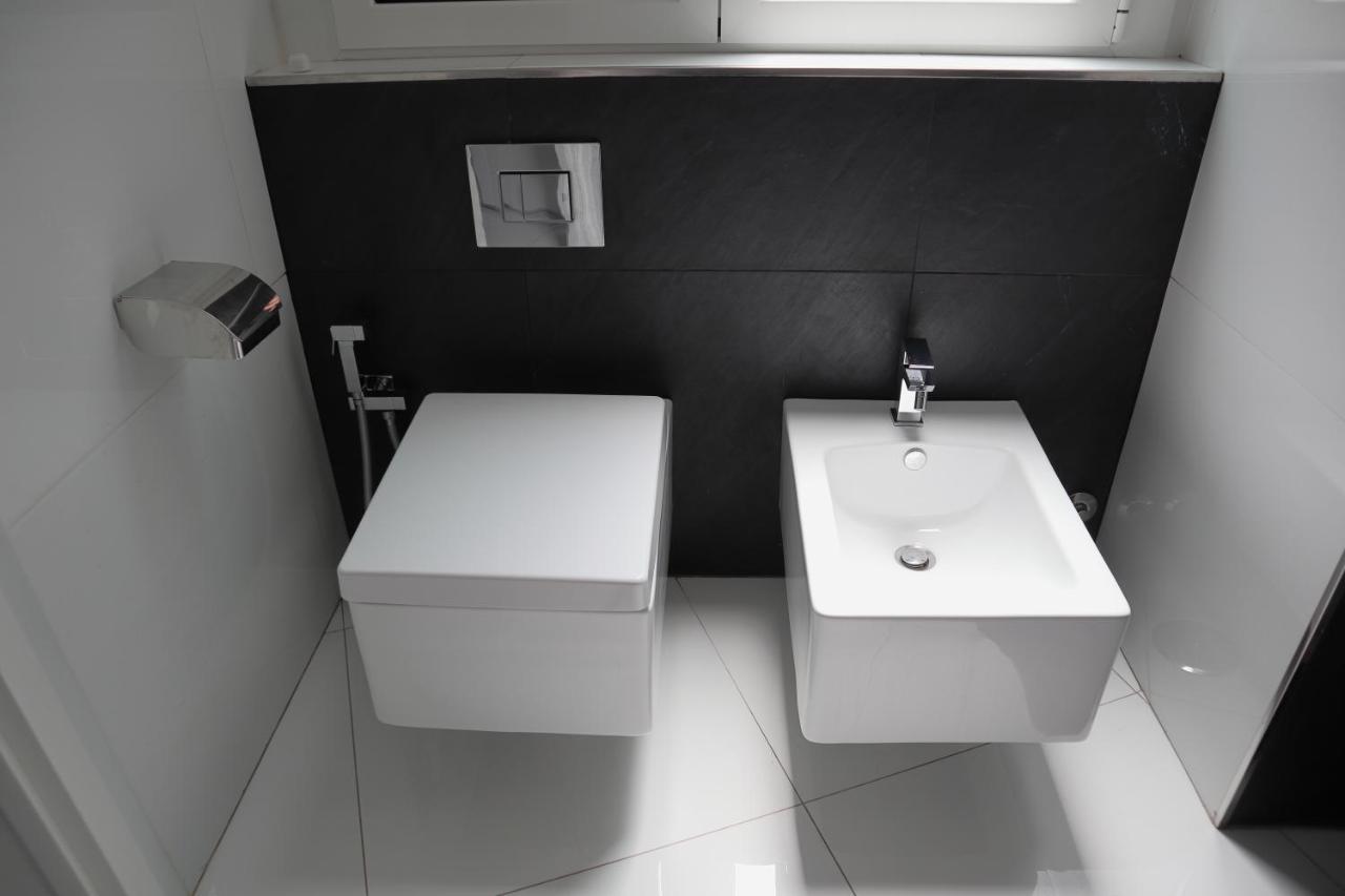Rettifilo 201 Exclusive Rooms Naples Luaran gambar