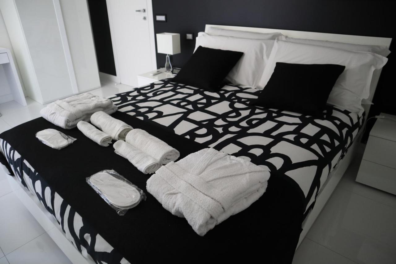 Rettifilo 201 Exclusive Rooms Naples Luaran gambar