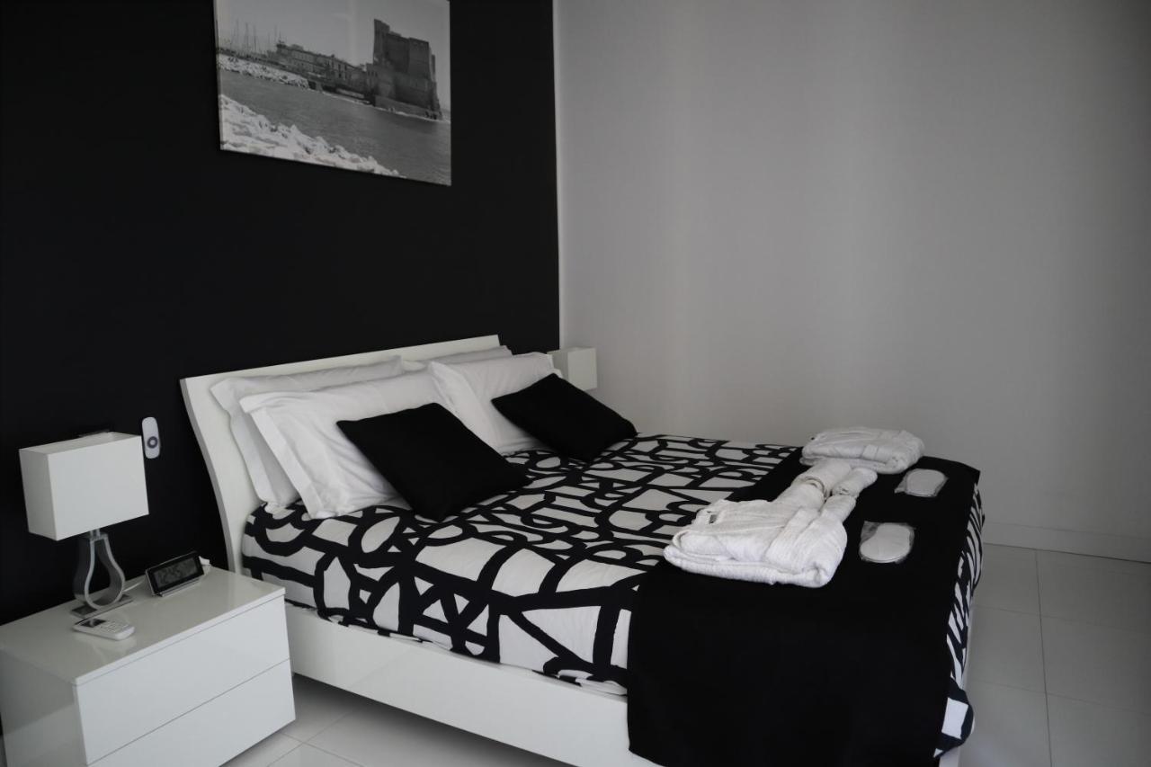 Rettifilo 201 Exclusive Rooms Naples Luaran gambar