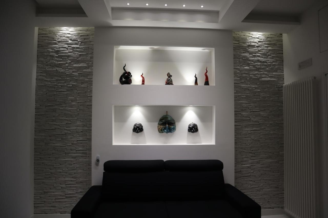 Rettifilo 201 Exclusive Rooms Naples Luaran gambar