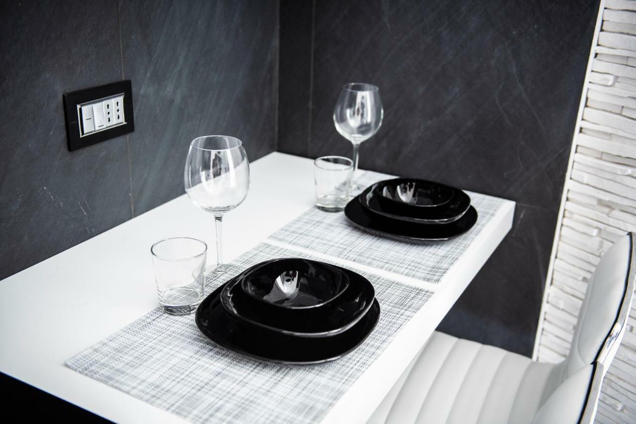 Rettifilo 201 Exclusive Rooms Naples Luaran gambar