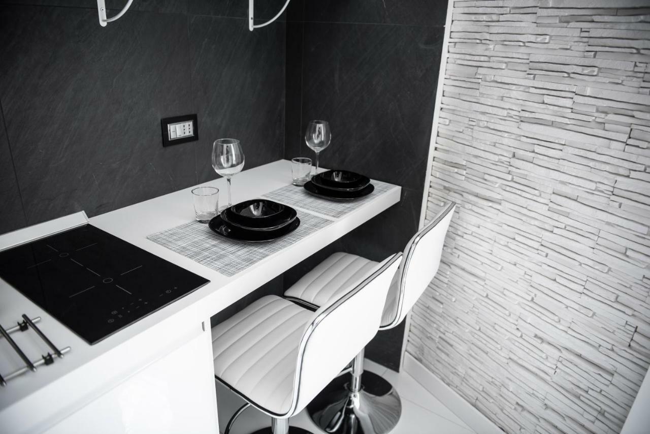 Rettifilo 201 Exclusive Rooms Naples Luaran gambar